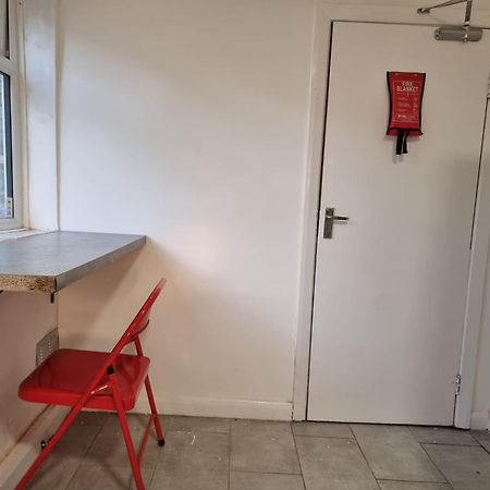 Easy Rooms, London Luton Airport -24 Hour Check-In ภายนอก รูปภาพ