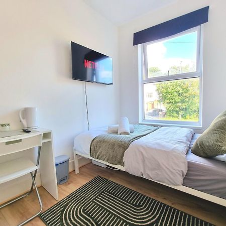 Easy Rooms, London Luton Airport -24 Hour Check-In ภายนอก รูปภาพ